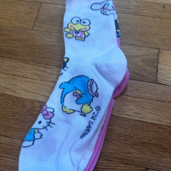 NWT NEW HELLO KITTY & FRIENDS SOCKS - Picture 2 of 4